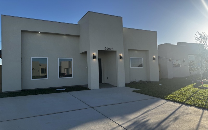 5005 Carambola Ln., Laredo, TX 78046, 3 Bedrooms Bedrooms, ,2 BathroomsBathrooms,Residential,For Sale,5005 Carambola Ln.,0,20254803