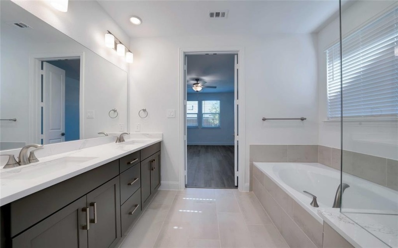 2456 Flatiron Drive, Corinth, TX 76210, 4 Habitaciones Habitaciones , ,3 BañosBaños,Residential,En Venta,2456 Flatiron Drive,0,21097505