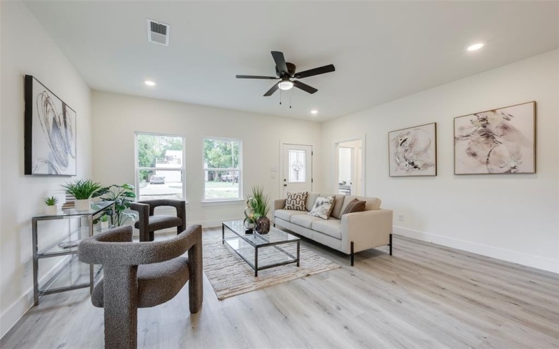 2402 Garden Drive, Dallas, TX 75215, 4 Habitaciones Habitaciones , ,2 BañosBaños,Residential,En Venta,2402 Garden Drive,0,21071883