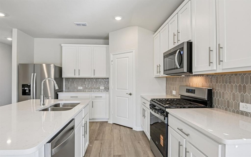 2130 Mustang Way, Seagoville, TX 75159, 3 Bedrooms Bedrooms, ,2 BathroomsBathrooms,Residential,For Sale,2130 Mustang Way,0,21094237