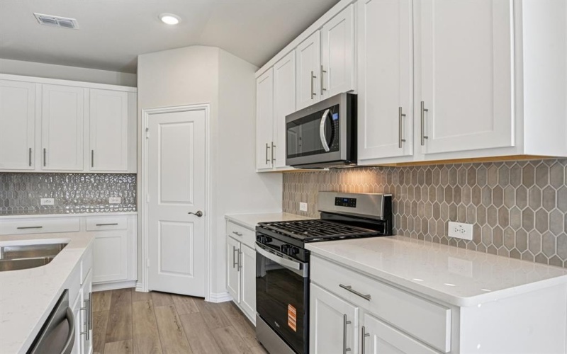 2130 Mustang Way, Seagoville, TX 75159, 3 Bedrooms Bedrooms, ,2 BathroomsBathrooms,Residential,For Sale,2130 Mustang Way,0,21094237