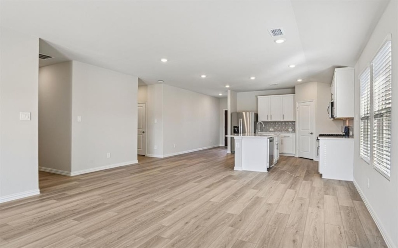 2130 Mustang Way, Seagoville, TX 75159, 3 Bedrooms Bedrooms, ,2 BathroomsBathrooms,Residential,For Sale,2130 Mustang Way,0,21094237