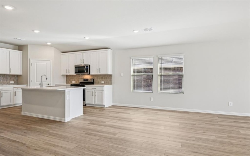 2130 Mustang Way, Seagoville, TX 75159, 3 Bedrooms Bedrooms, ,2 BathroomsBathrooms,Residential,For Sale,2130 Mustang Way,0,21094237