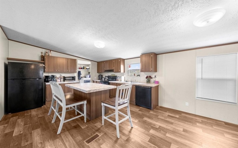 562 VZ COUNTY ROAD 1220, Grand Saline, TX 75140, 4 Bedrooms Bedrooms, ,2 BathroomsBathrooms,Residential,For Sale,562 VZ COUNTY ROAD 1220,0,21098953