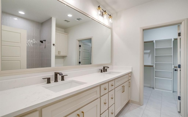 933 Colorado River Drive, Granbury, TX 76048, 3 Habitaciones Habitaciones , ,2 BañosBaños,Residential,En Venta,933 Colorado River Drive,0,21099051