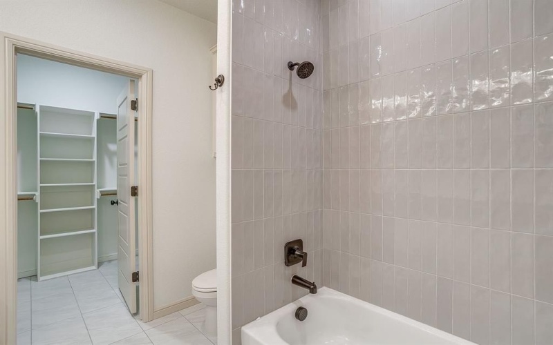 933 Colorado River Drive, Granbury, TX 76048, 3 Habitaciones Habitaciones , ,2 BañosBaños,Residential,En Venta,933 Colorado River Drive,0,21099051