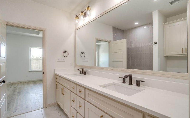 933 Colorado River Drive, Granbury, TX 76048, 3 Habitaciones Habitaciones , ,2 BañosBaños,Residential,En Venta,933 Colorado River Drive,0,21099051