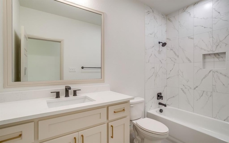 933 Colorado River Drive, Granbury, TX 76048, 3 Habitaciones Habitaciones , ,2 BañosBaños,Residential,En Venta,933 Colorado River Drive,0,21099051