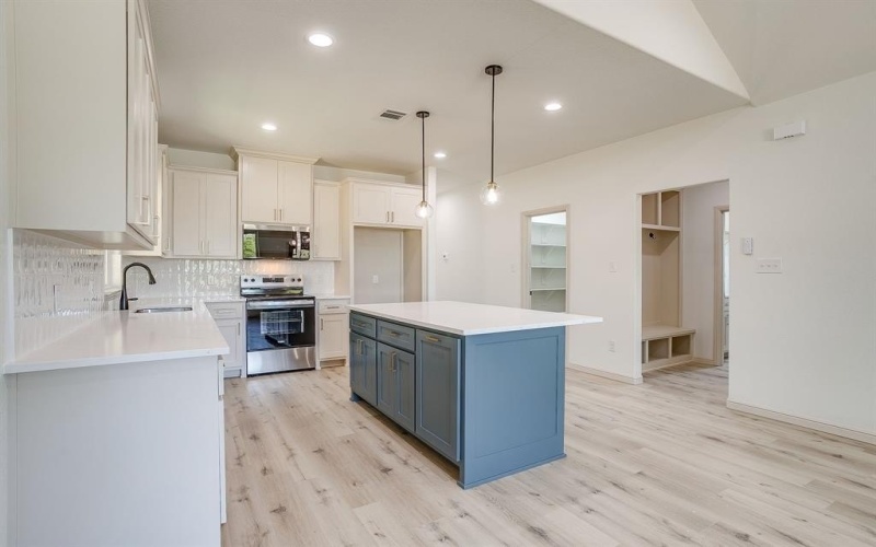 933 Colorado River Drive, Granbury, TX 76048, 3 Habitaciones Habitaciones , ,2 BañosBaños,Residential,En Venta,933 Colorado River Drive,0,21099051