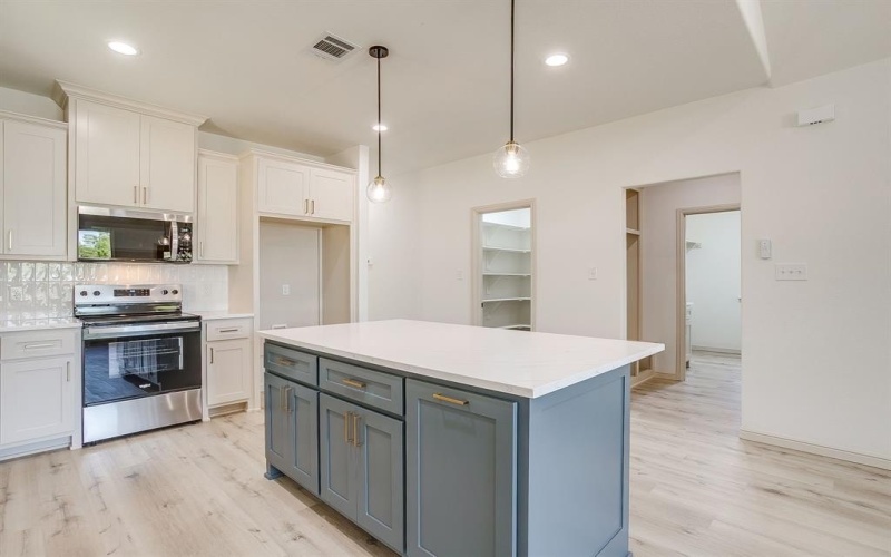 933 Colorado River Drive, Granbury, TX 76048, 3 Habitaciones Habitaciones , ,2 BañosBaños,Residential,En Venta,933 Colorado River Drive,0,21099051