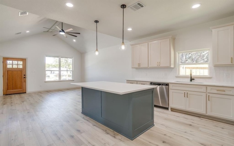 933 Colorado River Drive, Granbury, TX 76048, 3 Habitaciones Habitaciones , ,2 BañosBaños,Residential,En Venta,933 Colorado River Drive,0,21099051