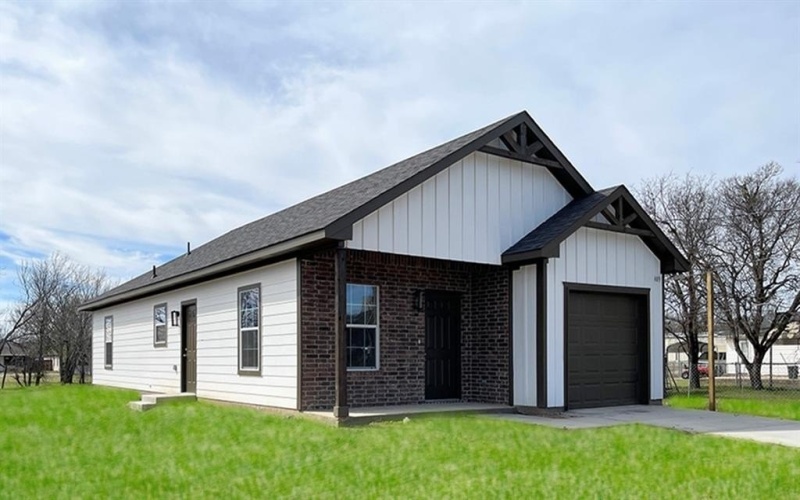 506 SW 15th Street, Mineral Wells, TX 76067, 3 Habitaciones Habitaciones , ,2 BañosBaños,Residential,En Venta,506 SW 15th Street,0,21099128