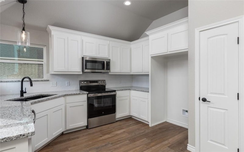 1607 W College Street, Jacksboro, TX 76458, 4 Bedrooms Bedrooms, ,2 BathroomsBathrooms,Residential,For Sale,1607 W College Street,0,21099442