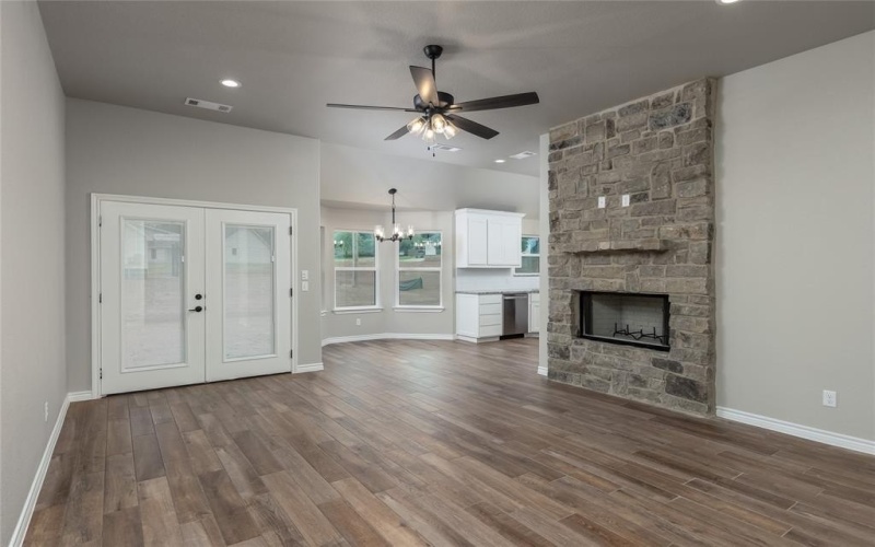 1607 W College Street, Jacksboro, TX 76458, 4 Bedrooms Bedrooms, ,2 BathroomsBathrooms,Residential,For Sale,1607 W College Street,0,21099442