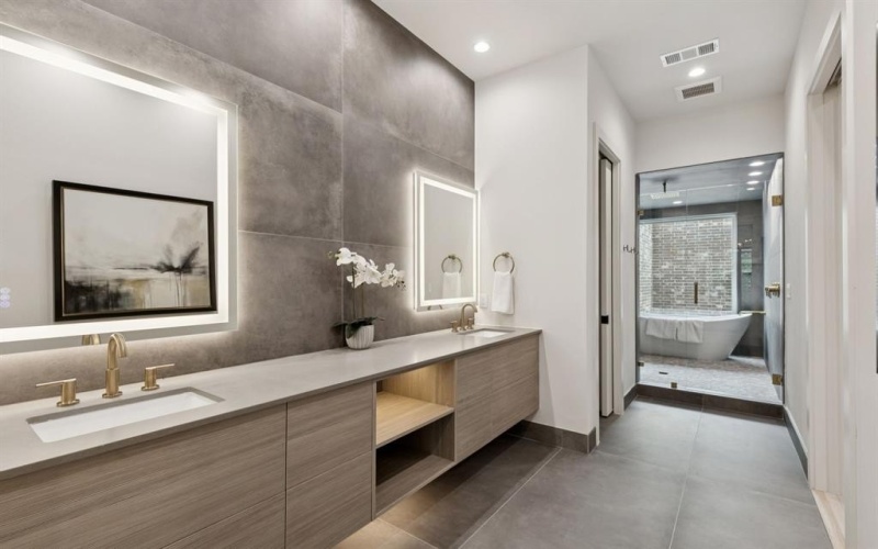 211 Morningside Drive, Roanoke, TX 76262, 3 Bedrooms Bedrooms, ,5 BathroomsBathrooms,Residential,For Sale,211 Morningside Drive,0,21098106