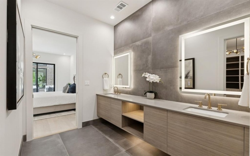 211 Morningside Drive, Roanoke, TX 76262, 3 Bedrooms Bedrooms, ,5 BathroomsBathrooms,Residential,For Sale,211 Morningside Drive,0,21098106