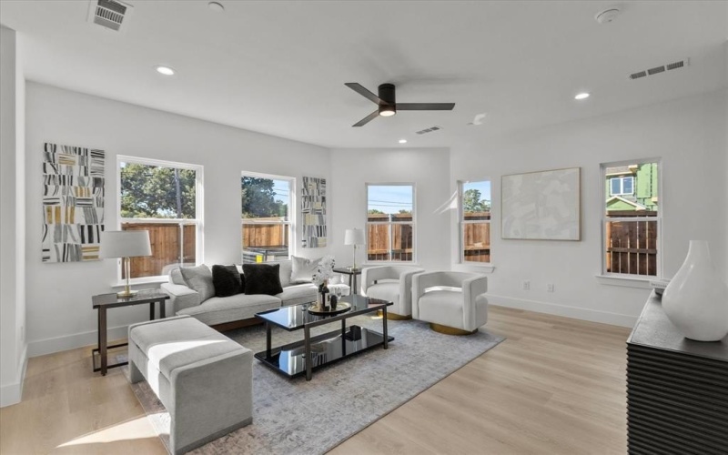 124 Homes Drive, Grand Prairie, TX 75050, 3 Habitaciones Habitaciones , ,2 BañosBaños,Residential,En Venta,124 Homes Drive,0,21099571