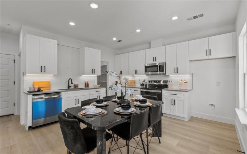 124 Homes Drive, Grand Prairie, TX 75050, 3 Habitaciones Habitaciones , ,2 BañosBaños,Residential,En Venta,124 Homes Drive,0,21099571