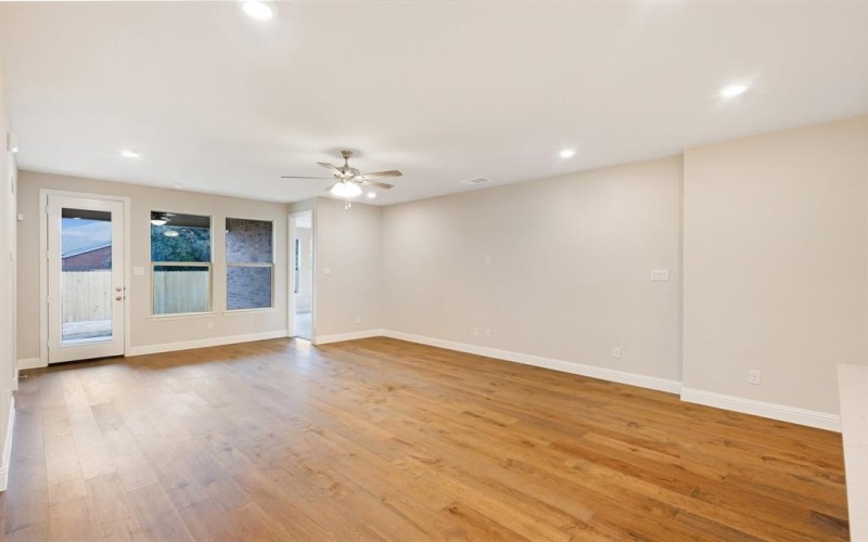 2908 Weslyan Oak Street, Bedford, TX 76021, 3 Habitaciones Habitaciones , ,3 BañosBaños,Residential,En Venta,2908 Weslyan Oak Street,0,21098294