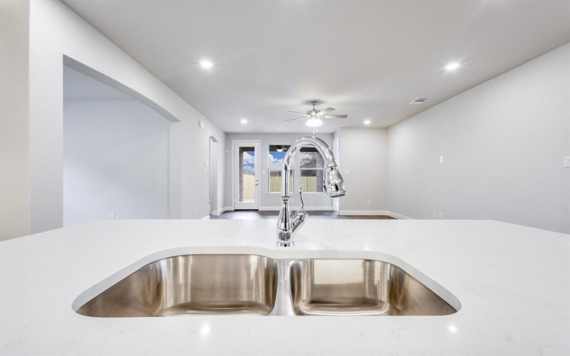 2908 Weslyan Oak Street, Bedford, TX 76021, 3 Habitaciones Habitaciones , ,3 BañosBaños,Residential,En Venta,2908 Weslyan Oak Street,0,21098294