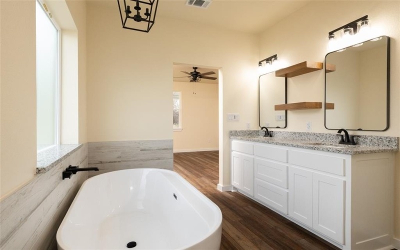 180 Cimmarron Trail, Runaway Bay, TX 76426, 3 Habitaciones Habitaciones , ,2 BañosBaños,Residential,En Venta,180 Cimmarron Trail,0,21098361