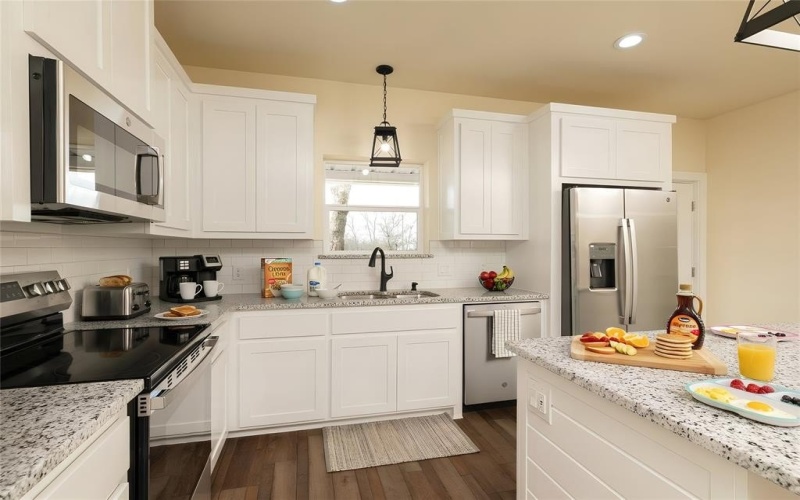 180 Cimmarron Trail, Runaway Bay, TX 76426, 3 Habitaciones Habitaciones , ,2 BañosBaños,Residential,En Venta,180 Cimmarron Trail,0,21098361