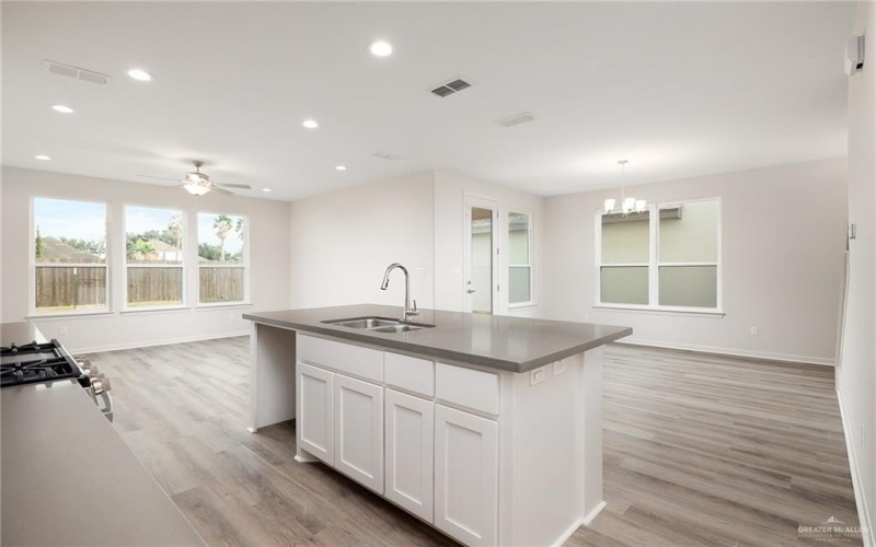 1420 Zurich Avenue, McAllen, TX 78504, 3 Bedrooms Bedrooms, ,2 BathroomsBathrooms,Residential,For Sale,1420 Zurich Avenue,470093