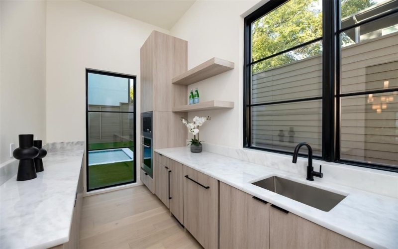 1904 Mcmillan Avenue, Dallas, TX 75206, 4 Bedrooms Bedrooms, ,5 BathroomsBathrooms,Residential,For Sale,1904 Mcmillan Avenue,0,21093689