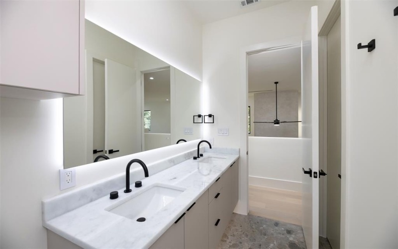 1904 Mcmillan Avenue, Dallas, TX 75206, 4 Bedrooms Bedrooms, ,5 BathroomsBathrooms,Residential,For Sale,1904 Mcmillan Avenue,0,21093689