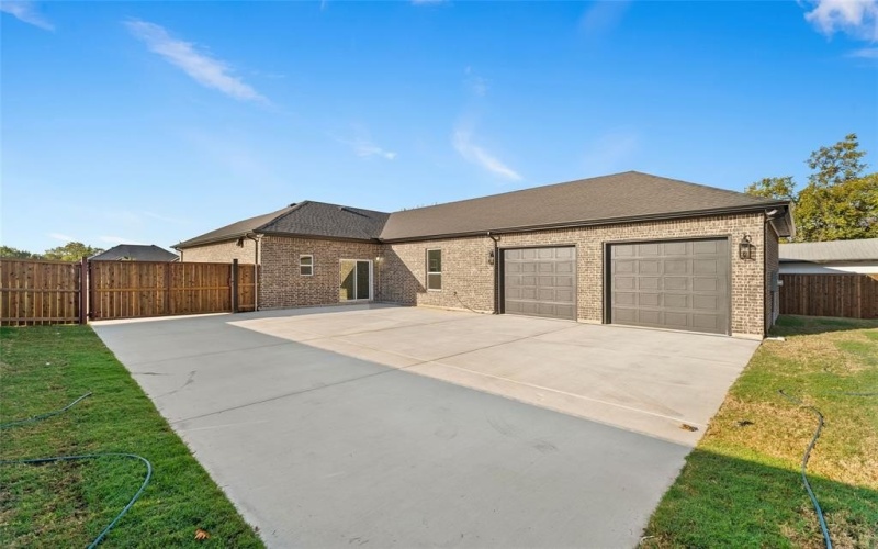 112 E Southbrook Drive, Glenn Heights, TX 75154, 3 Bedrooms Bedrooms, ,2 BathroomsBathrooms,Residential,For Sale,112 E Southbrook Drive,0,21098084