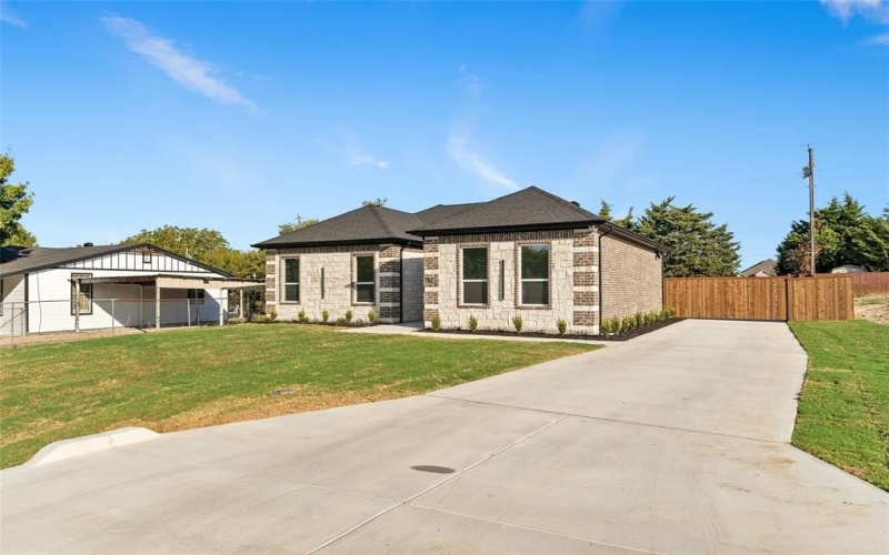 112 E Southbrook Drive, Glenn Heights, TX 75154, 3 Bedrooms Bedrooms, ,2 BathroomsBathrooms,Residential,For Sale,112 E Southbrook Drive,0,21098084