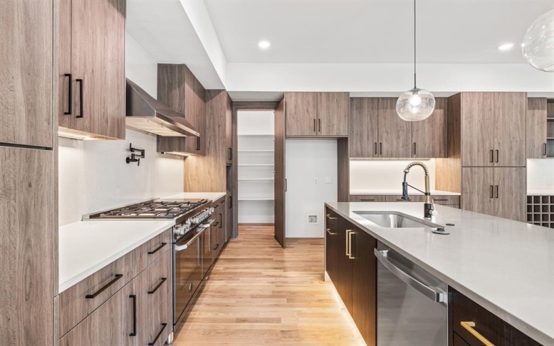 5916 Ellsworth Avenue, Dallas, TX 75206, 5 Bedrooms Bedrooms, ,6 BathroomsBathrooms,Residential,For Sale,5916 Ellsworth Avenue,0,21098566