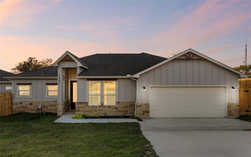 1407 N Rusk Street, Weatherford, TX 76086, 3 Habitaciones Habitaciones , ,2 BañosBaños,Residential,En Venta,1407 N Rusk Street,0,21098813