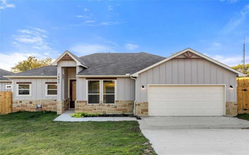 1407 N Rusk Street, Weatherford, TX 76086, 3 Habitaciones Habitaciones , ,2 BañosBaños,Residential,En Venta,1407 N Rusk Street,0,21098813