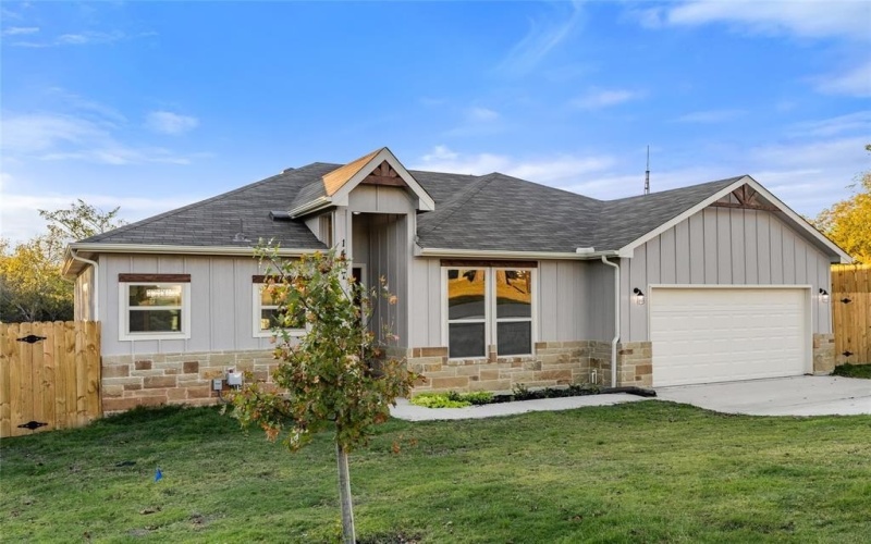 1407 N Rusk Street, Weatherford, TX 76086, 3 Habitaciones Habitaciones , ,2 BañosBaños,Residential,En Venta,1407 N Rusk Street,0,21098813