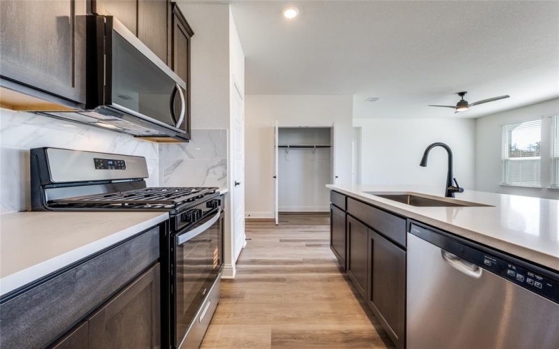 2700 Goldfinch Drive, Denton, TX 76205, 4 Bedrooms Bedrooms, ,2 BathroomsBathrooms,Residential,For Sale,2700 Goldfinch Drive,0,21099356