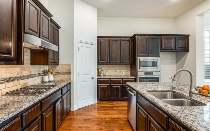 5016 Kadin Lane, Lewisville, TX 75056, 5 Habitaciones Habitaciones , ,5 BañosBaños,Residential,En Venta,5016 Kadin Lane,0,21099896