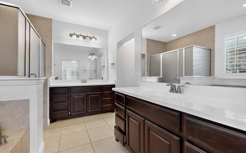 5016 Kadin Lane, Lewisville, TX 75056, 5 Habitaciones Habitaciones , ,5 BañosBaños,Residential,En Venta,5016 Kadin Lane,0,21099896