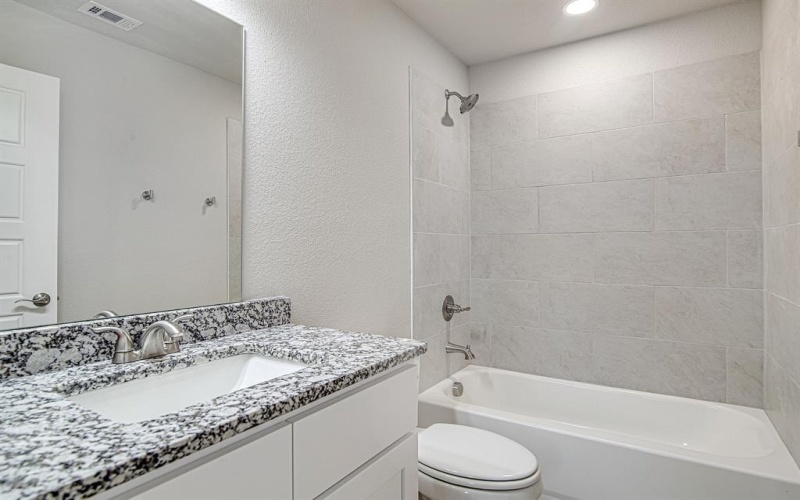 3325 Eastland Street, Fort Worth, TX 76119, 6 Habitaciones Habitaciones , ,5 BañosBaños,Residential Multi Family,En Venta,3325 Eastland Street,0,21100100