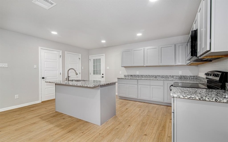 3325 Eastland Street, Fort Worth, TX 76119, 6 Habitaciones Habitaciones , ,5 BañosBaños,Residential Multi Family,En Venta,3325 Eastland Street,0,21100100