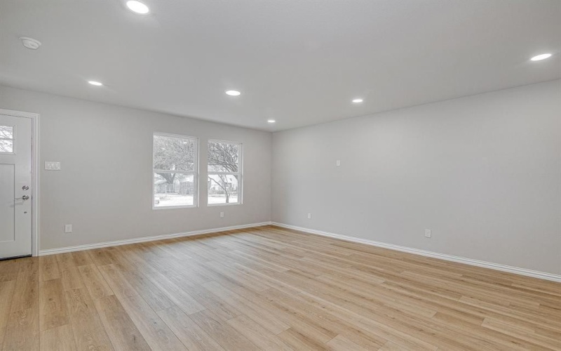 3325 Eastland Street, Fort Worth, TX 76119, 6 Habitaciones Habitaciones , ,5 BañosBaños,Residential Multi Family,En Venta,3325 Eastland Street,0,21100100