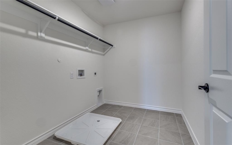 2717 Goldfinch Drive, Denton, TX 76205, 3 Bedrooms Bedrooms, ,2 BathroomsBathrooms,Residential,For Sale,2717 Goldfinch Drive,0,21100212