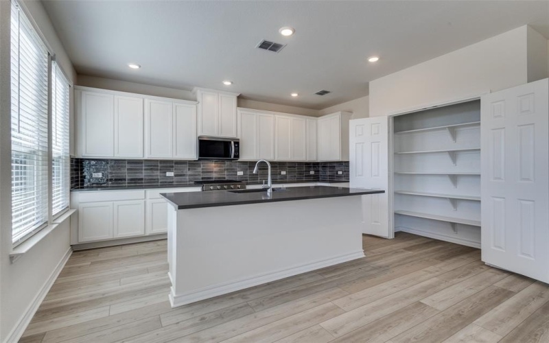 2717 Goldfinch Drive, Denton, TX 76205, 3 Bedrooms Bedrooms, ,2 BathroomsBathrooms,Residential,For Sale,2717 Goldfinch Drive,0,21100212