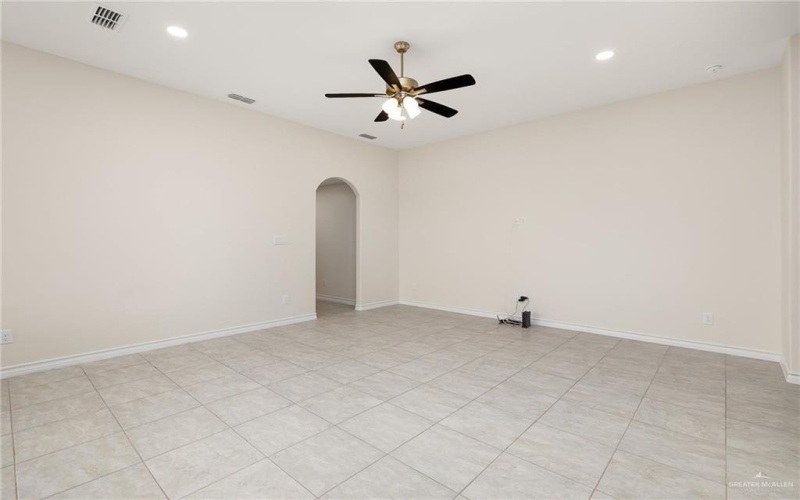 313 Olympic Street, Edinburg, TX 78541, 4 Habitaciones Habitaciones , ,2 BañosBaños,Residential,En Venta,313 Olympic Street,470149