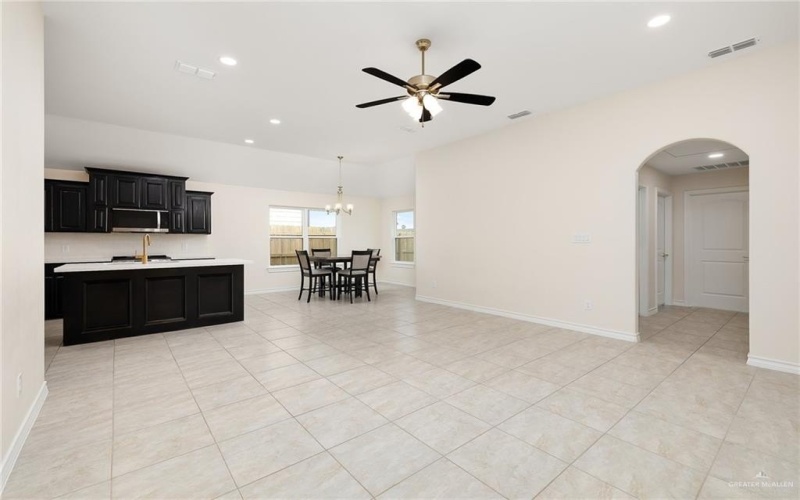 313 Olympic Street, Edinburg, TX 78541, 4 Habitaciones Habitaciones , ,2 BañosBaños,Residential,En Venta,313 Olympic Street,470149