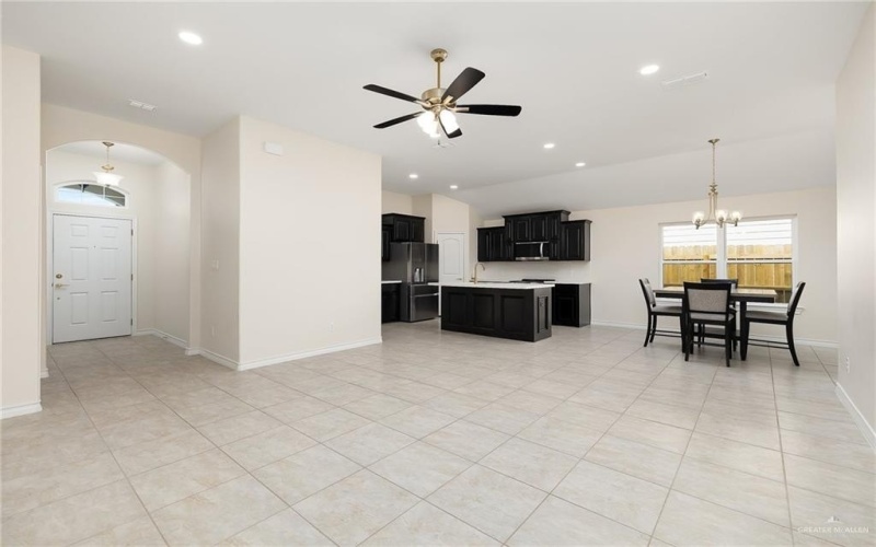 313 Olympic Street, Edinburg, TX 78541, 4 Habitaciones Habitaciones , ,2 BañosBaños,Residential,En Venta,313 Olympic Street,470149
