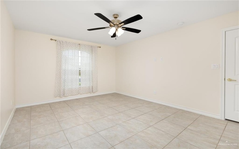 313 Olympic Street, Edinburg, TX 78541, 4 Habitaciones Habitaciones , ,2 BañosBaños,Residential,En Venta,313 Olympic Street,470149