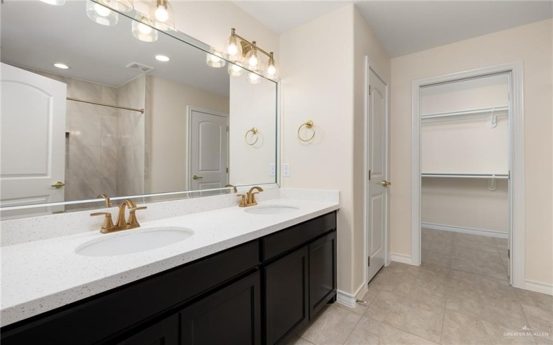 313 Olympic Street, Edinburg, TX 78541, 4 Habitaciones Habitaciones , ,2 BañosBaños,Residential,En Venta,313 Olympic Street,470149
