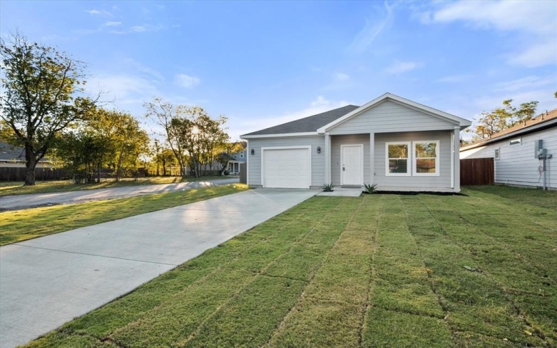1217 E 6th Avenue, Corsicana, TX 75110, 3 Bedrooms Bedrooms, ,2 BathroomsBathrooms,Residential,For Sale,1217 E 6th Avenue,0,21100392