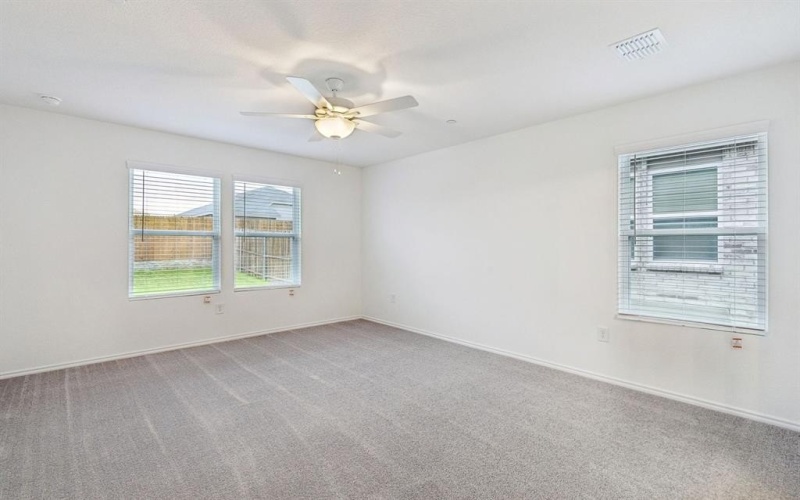 2716 Barton Springs Drive, Denton, TX 76208, 3 Habitaciones Habitaciones , ,2 BañosBaños,Residential,En Venta,2716 Barton Springs Drive,0,21100458